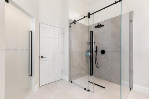 Снять в аренду виллу или дом в Уэстон, Флорида 5 спален, 246.84м2, № 2066445 - фото 27