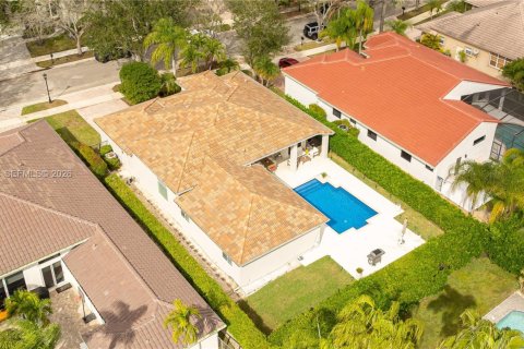 Снять в аренду виллу или дом в Уэстон, Флорида 5 спален, 246.84м2, № 2066445 - фото 3