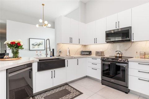 Снять в аренду виллу или дом в Уэстон, Флорида 5 спален, 246.84м2, № 2066445 - фото 9