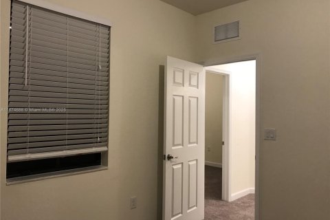 Townhouse in Hialeah, Florida 3 bedrooms, 152.73 sq.m. № 2013164 - photo 15