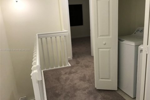 Townhouse in Hialeah, Florida 3 bedrooms, 152.73 sq.m. № 2013164 - photo 6