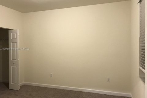 Townhouse in Hialeah, Florida 3 bedrooms, 152.73 sq.m. № 2013164 - photo 14