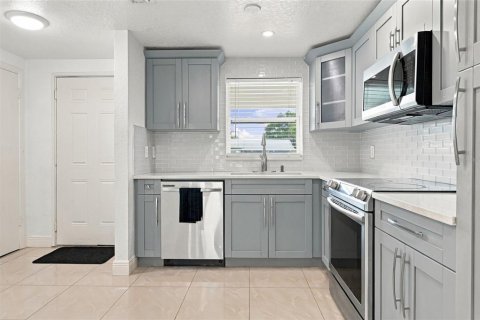 Villa ou maison à louer à Tampa, Floride: 3 chambres, 100.33 m2 № 2380533 - photo 4