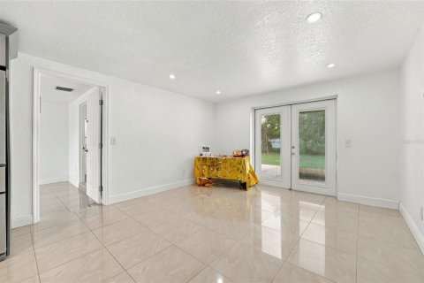 Villa ou maison à louer à Tampa, Floride: 3 chambres, 100.33 m2 № 2380533 - photo 9