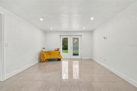 Villa ou maison à louer à Tampa, Floride: 3 chambres, 100.33 m2 № 2380533 - photo 7