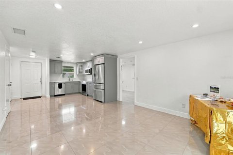 Villa ou maison à louer à Tampa, Floride: 3 chambres, 100.33 m2 № 2380533 - photo 8