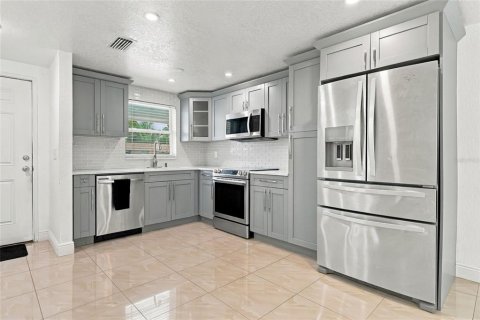 Villa ou maison à louer à Tampa, Floride: 3 chambres, 100.33 m2 № 2380533 - photo 5