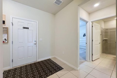 Touwnhouse à vendre à Davenport, Floride: 5 chambres, 208.1 m2 № 2419588 - photo 3