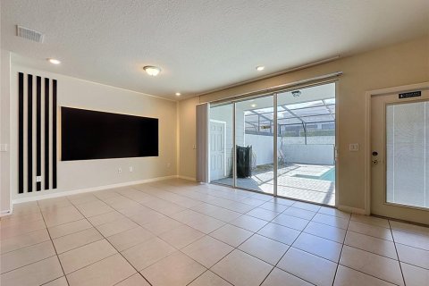 Touwnhouse à vendre à Davenport, Floride: 5 chambres, 208.1 m2 № 2419588 - photo 18