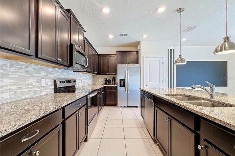 Touwnhouse à vendre à Davenport, Floride: 5 chambres, 208.1 m2 № 2419588 - photo 17
