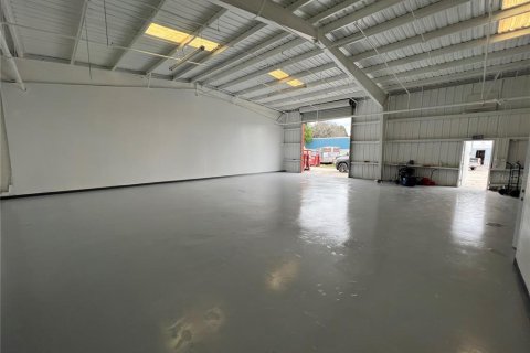 Immobilier commercial à louer à Tampa, Floride: 3371.98 m2 № 392438 - photo 5