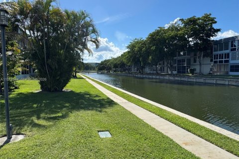 Copropriété à vendre à Tamarac, Floride: 2 chambres, 95.22 m2 № 2041532 - photo 28