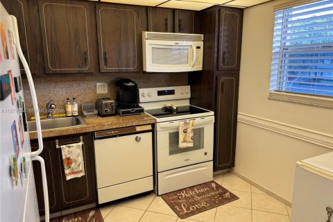 Copropriété à vendre à Tamarac, Floride: 2 chambres, 95.22 m2 № 2041532 - photo 4