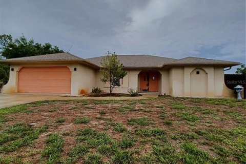 House in Port Charlotte, Florida 3 bedrooms, 150.04 sq.m. № 2238861