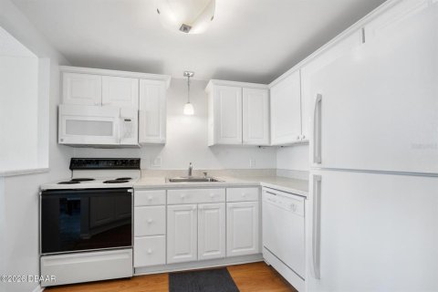 Copropriété à vendre à Daytona Beach, Floride: 1 chambre, 76.37 m2 № 2098015 - photo 7