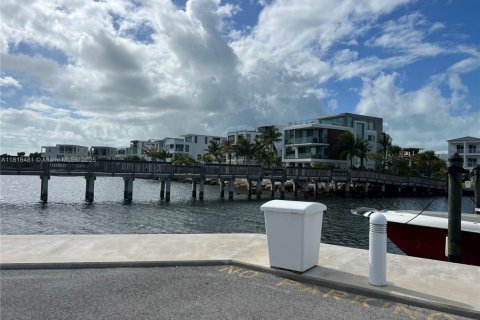 House in Key Largo, Florida 3 bedrooms, 159.42 sq.m. № 1770404 - photo 30
