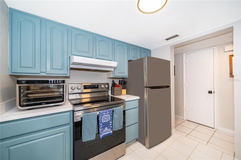 Condo in Apopka, Florida, 2 bedrooms № 2094121 - photo 9
