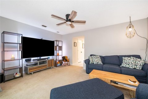 Condo in Apopka, Florida, 2 bedrooms № 2094121 - photo 12