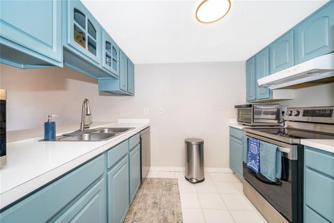 Condo in Apopka, Florida, 2 bedrooms № 2094121 - photo 8