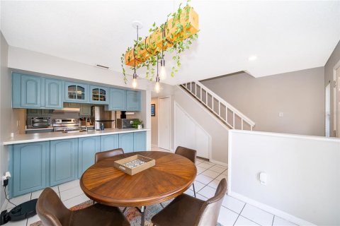Condo in Apopka, Florida, 2 bedrooms № 2094121 - photo 2