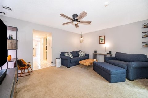 Condo in Apopka, Florida, 2 bedrooms № 2094121 - photo 11