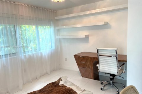 Condominio en alquiler en Miami Beach, Florida, 2 dormitorios, 111.58 m2 № 1770616 - foto 6