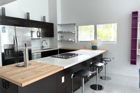 Condominio en alquiler en Miami Beach, Florida, 2 dormitorios, 111.58 m2 № 1770616 - foto 2