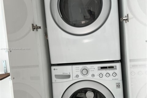 Condominio en alquiler en Miami Beach, Florida, 2 dormitorios, 111.58 m2 № 1770616 - foto 12