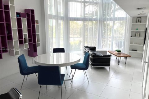Condominio en alquiler en Miami Beach, Florida, 2 dormitorios, 111.58 m2 № 1770616 - foto 3