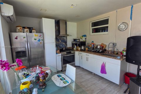 Купить виллу или дом в Майами, Флорида 4 спальни, 99.03м2, № 1955742 - фото 9