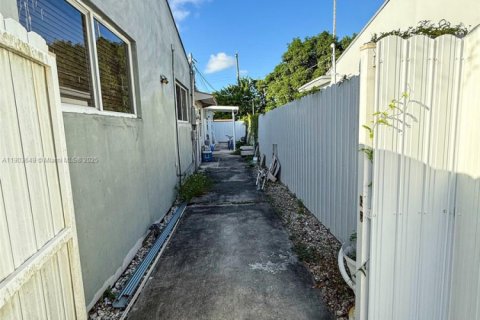 Купить виллу или дом в Майами, Флорида 4 спальни, 99.03м2, № 1955742 - фото 12