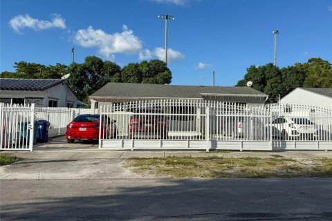 Купить виллу или дом в Майами, Флорида 4 спальни, 99.03м2, № 1955742 - фото 16