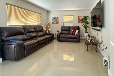 Купить виллу или дом в Майами, Флорида 4 спальни, 99.03м2, № 1955742 - фото 5