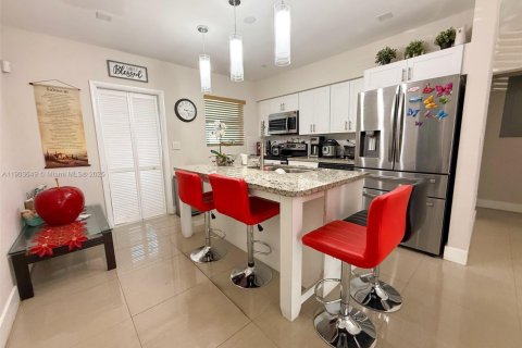 Купить виллу или дом в Майами, Флорида 4 спальни, 99.03м2, № 1955742 - фото 3