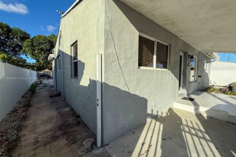Купить виллу или дом в Майами, Флорида 4 спальни, 99.03м2, № 1955742 - фото 10