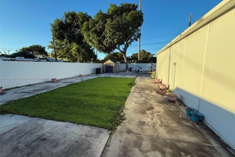 Купить виллу или дом в Майами, Флорида 4 спальни, 99.03м2, № 1955742 - фото 14