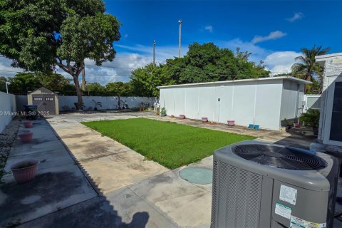 Купить виллу или дом в Майами, Флорида 4 спальни, 99.03м2, № 1955742 - фото 13
