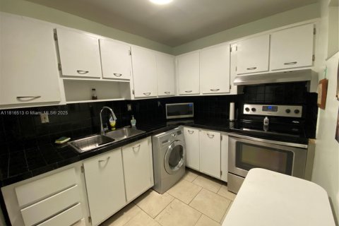 Copropriété à vendre à Miami, Floride: 2 chambres, 89.93 m2 № 1777596 - photo 6