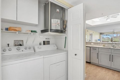 Condo in Englewood, Florida, 2 bedrooms  № 1558638 - photo 7