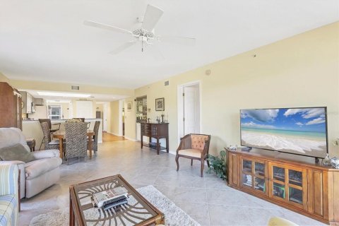 Condo in Englewood, Florida, 2 bedrooms  № 1558638 - photo 18