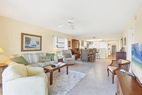 Condo in Englewood, Florida, 2 bedrooms  № 1558638 - photo 19