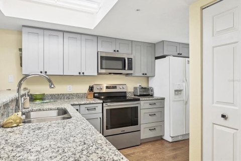 Condo in Englewood, Florida, 2 bedrooms  № 1558638 - photo 11