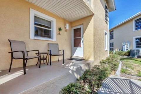 Condo in Englewood, Florida, 2 bedrooms  № 1558638 - photo 1
