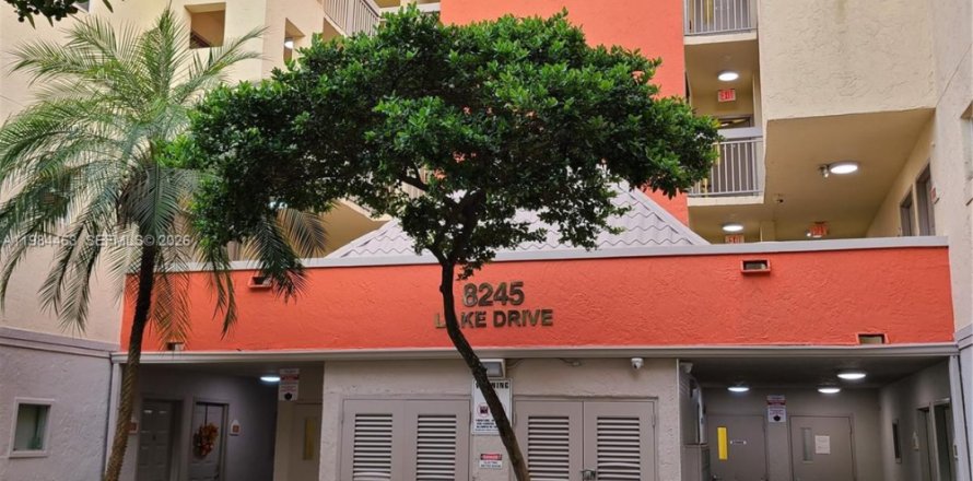 Кондоминиум с 1 спальней в Дорал, Флорида № 2045704