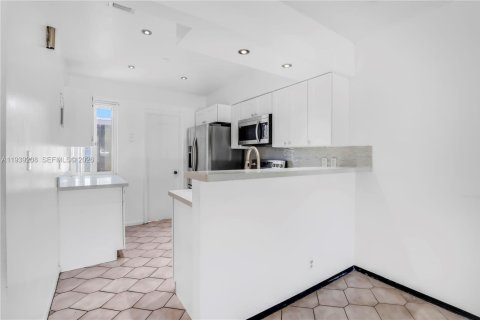 Villa ou maison à louer à Dania Beach, Floride: 2 chambres, 155.52 m2 № 1997651 - photo 4