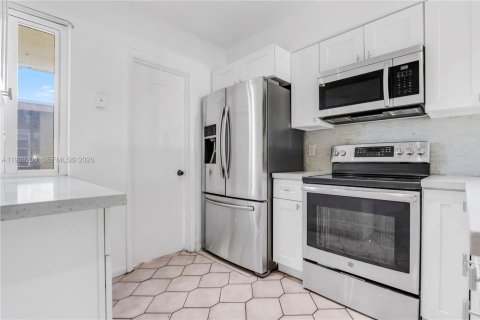 Villa ou maison à louer à Dania Beach, Floride: 2 chambres, 155.52 m2 № 1997651 - photo 2