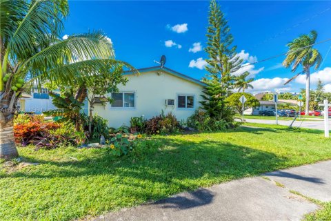 Villa ou maison à louer à Dania Beach, Floride: 2 chambres, 155.52 m2 № 1997651 - photo 13