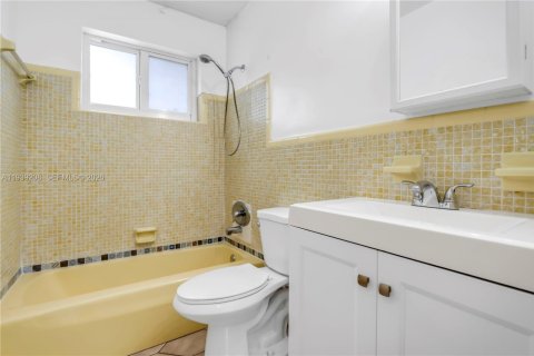 Villa ou maison à louer à Dania Beach, Floride: 2 chambres, 155.52 m2 № 1997651 - photo 11