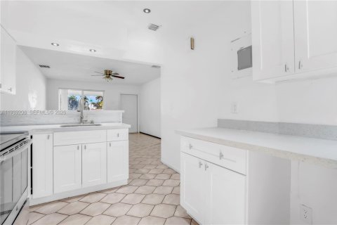 Villa ou maison à louer à Dania Beach, Floride: 2 chambres, 155.52 m2 № 1997651 - photo 3