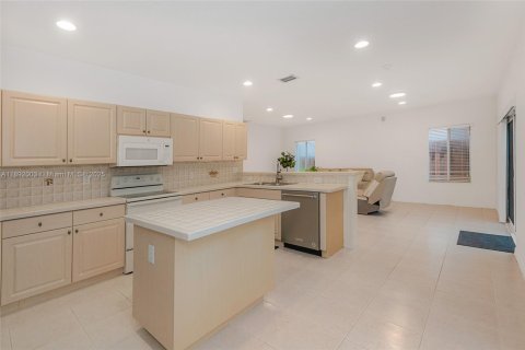 Купить виллу или дом в Майами, Флорида 5 спален, 285.67м2, № 1945426 - фото 17